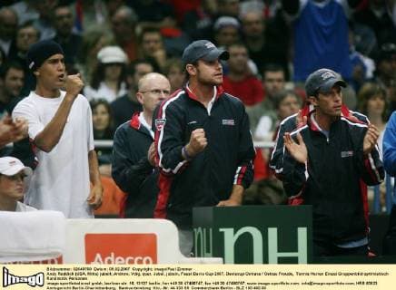 Andy Roddick (USA, Mitte) jubelt Tennis Herren Davis Cup 2007, Daviscup Gruppe Ostrava Ostrau Freude, Tennis Herren Davis Cup 2007, Daviscup Gruppe Ostrava Ostrau Freude,