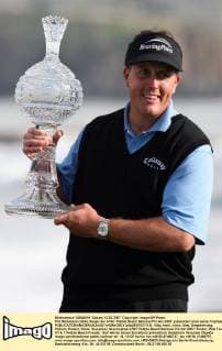 Phil Mickelson (USA), Sieger der AT&T Pebble Beach National Pro Am 2007, präsentiert stolz seine Trophäe -  (pbp2007021115) Golf Herren AT&T Pebble Beach National Pro Am 2007, ProAm, PGA Tour, AT & T Einzelbild Pebble Beach Freude, Golf Herren AT&T Pebble Beach National Pro Am 2007, ProAm, PGA Tour, AT & T Einzelbild Pebble Beach Freude,