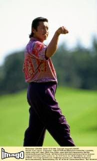 Masashi Ozaki (Japan) - Siegesjubel -  (aflo0008) Golf Herren Japan Open Golf Championship 1994 Einzelbild Aufnahmedatum geschätzt Mie Freude, Golf Herren Japan Open Golf Championship 1994 Einzelbild Aufnahmedatum geschätzt Mie Freude,