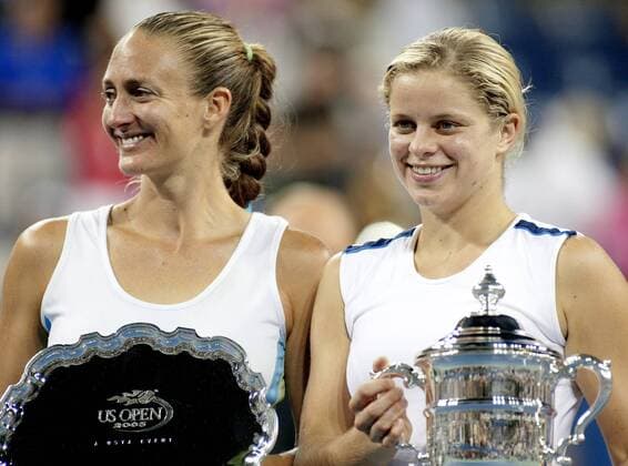 Tennis, US Open Damen Finale 2005, Kim Clijsters - Mary Pierce Turniersiegerin Kim Clijsters (Belgien, re.) und die Zweitplatzierte Mary Pierce (Frankreich) - (NYP20050910236) Tennis Damen US Open 2005, WTA Tour, Grand Slam Gruppe Flushing Meadows, Meadow o0 Finale Endspiel New York, NY, N Y Freude, Tennis Damen US Open 2005, WTA Tour, Grand Slam Gruppe Flushing Meadows, Meadow o0 Finale Endspiel New York, NY, N Y Freude,