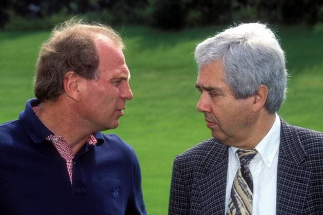 Manager Uli Hoeneß (li.) und Präsident Dr. Fritz Scherer (beide FC Bayern München) Fußball 1. BL Herren Saison 1995 1996, FC Bayern München Gruppe München Fußball 1. BL Herren Saison 1995 1996, FC Bayern München Gruppe München
