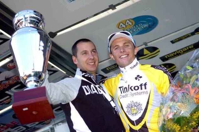 Siegerehrung Trofeo Laigueglia 2007 - Sieger Mikhail Ignatiev (Rußland, re.) mit seinem Team Manager Omar Piscina (Italien beide Tinkoff Credit Systems), der den Pokal in den Händen hält -  Radsport Herren Trofeo Laigueglia 2007, Straßenradsport, Straße, Rad Gruppe Freude, Radsport Herren Trofeo Laigueglia 2007, Straßenradsport, Straße, Rad Gruppe Freude,
