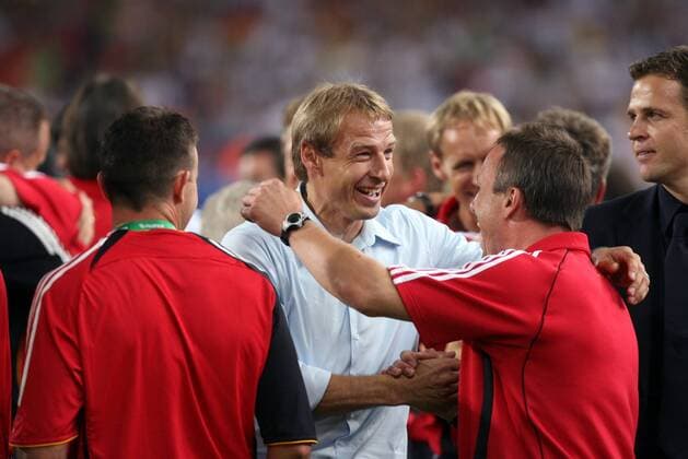 Bundestrainer Jürgen Klinsmann (2.v.li.) und Zeugwart Thomas Mai (beide Deutschland, 2.v.re.) - Schlussjubel - Fußball WM Herren WM 2006, Länderspiel, Nationalteam, Spiel um Platz 3, drei, Gruppe Stuttgart Freude, Fußball WM Herren WM 2006, Länderspiel, Nationalteam, Spiel um Platz 3, drei, Gruppe Stuttgart Freude,