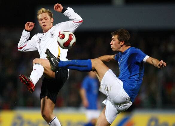 Rouwen Hennings (Deutschland U21, li.) gegen Michele Canini (Italien U21) -  Fußball Länderspiel Herren Freundschaftsspiel 2007, Nationalteam, Nationaltrikot, Test, Testspiel, U21, U 21 Gruppe Deutschland - Italien 0:0 Reutlingen Dynamik, Fußball Länderspiel Herren Freundschaftsspiel 2007, Nationalteam, Nationaltrikot, Test, Testspiel, U21, U 21 Gruppe Deutschland - Italien 0:0 Reutlingen Dynamik,