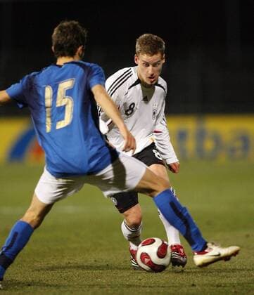 Sören Halfar (Deutschland U21, re.) im Duell -  Fußball Länderspiel Herren Freundschaftsspiel 2007, Nationalteam, Nationaltrikot, Test, Testspiel, U21, U 21 Gruppe Deutschland - Italien 0:0 Reutlingen Fußball Länderspiel Herren Freundschaftsspiel 2007, Nationalteam, Nationaltrikot, Test, Testspiel, U21, U 21 Gruppe Deutschland - Italien 0:0 Reutlingen
