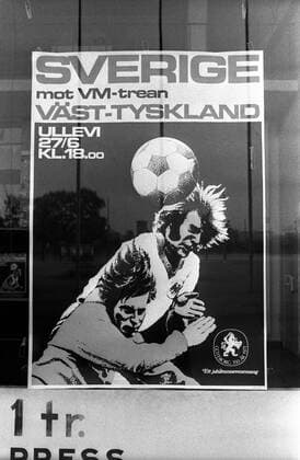 Sverige mot Väst Tyksland: Ankündigungsplakat für das Freundschaftsspiel Schweden gegen BR Deutschland im Göteborger Ullevistadion Fußball Herren Nationalmannschaft 1971, Schweden - BRD 1:0, Westdeutschland Einzelbild Ullevi Stadion Göteborg Fußball Herren Nationalmannschaft 1971, Schweden - BRD 1:0, Westdeutschland Einzelbild Ullevi Stadion Göteborg