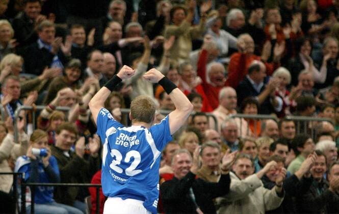 Gudjon Valur Sigurdsson (Gummersbach) jubelt vor den Fans Handball 1. BL Herren Saison 2006 2007, VfL Gummersbach Einzelbild Köln Freude, Begeisterung, Handball 1. BL Herren Saison 2006 2007, VfL Gummersbach Einzelbild Köln Freude, Begeisterung,