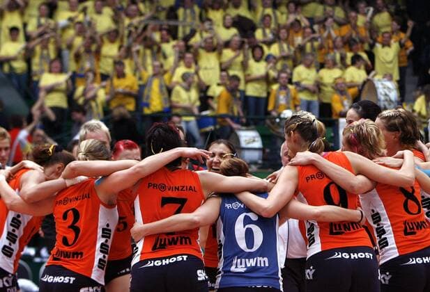Siegesjubel Schwerin - Pokalsiegerinnen feiern Volleyball 1. BL Damen Pokalfinale 2006 2007, Pokal, Pokalspiel, Finale, Endspiel, Pokalendspiel o0 DVV Totale Halle Westfalen Harmonie Freude, Begeisterung, Kameradschaft Volleyball 1. BL Damen Pokalfinale 2006 2007, Pokal, Pokalspiel, Finale, Endspiel, Pokalendspiel o0 DVV Totale Halle Westfalen Harmonie Freude, Begeisterung, Kameradschaft
