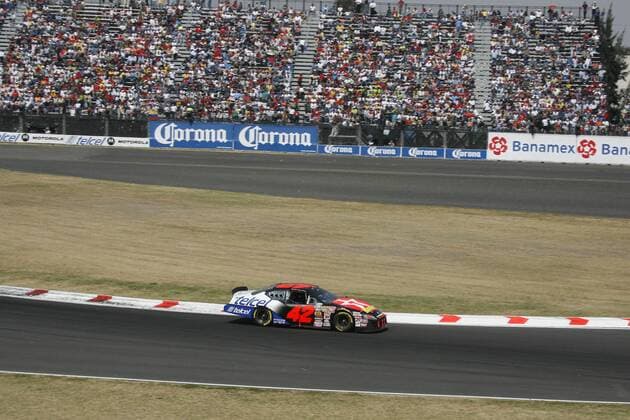 Juan Pablo Montoya (Kolumbien Dodge) in seinem Rennwagen - (Icon721101992) Motorsport Herren Telcel Motorola 200 Nascar Busch Series 2007, US Rennserie, Autorennen, Automobilsport Totale Autodromo Hermanos Rodriguez Mexico City Motorsport Herren Telcel Motorola 200 Nascar Busch Series 2007, US Rennserie, Autorennen, Automobilsport Totale Autodromo Hermanos Rodriguez Mexico City EDITORIAL USE ONLY