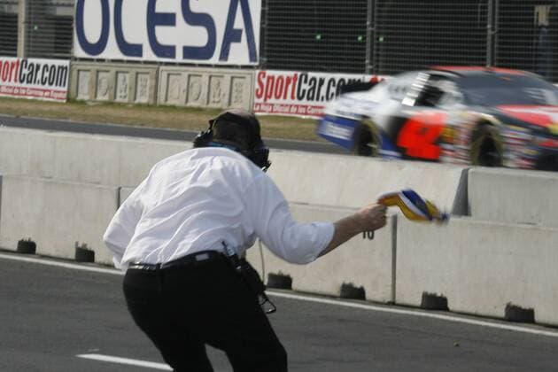 Teameigner Chip Ganassi (USA) zieht bei der Zieldurchfahrt seinen Hut vor Juan Pablo Montoya (Kolumbien beide Dodge) - (Icon721101999) Motorsport Herren Telcel Motorola 200 Nascar Busch Series 2007, US Rennserie, Autorennen, Automobilsport Totale Autodromo Hermanos Rodriguez Mexico City Freude, Motorsport Herren Telcel Motorola 200 Nascar Busch Series 2007, US Rennserie, Autorennen, Automobilsport Totale Autodromo Hermanos Rodriguez Mexico City Freude, EDITORIAL USE ONLY