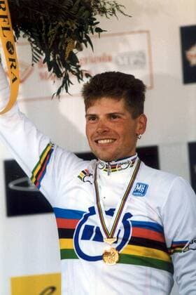 Jan Ullrich (Deutschland) gewinnt das Zeitfahren der Straßenweltmeisterschaft 1999 - Radsport WM Herren Weltmeisterschaft 1999, Straßenradsport, Straße, Rad, Zeitfahren, Einzelzeitfahren, Vneg Einzelbild Treviso Freude, Radsport WM Herren Weltmeisterschaft 1999, Straßenradsport, Straße, Rad, Zeitfahren, Einzelzeitfahren, Vneg Einzelbild Treviso Freude,