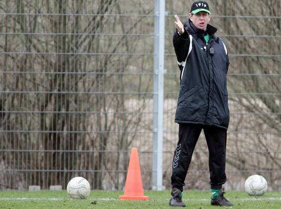 Trainer Uwe Erkenbrecher (Lübeck) gibt Anweisungen Fußball Herren Regionalliga Nord 2006 2007, 3. Liga, VfB Lübeck Einzelbild Lübeck Fußball Herren Regionalliga Nord 2006 2007, 3. Liga, VfB Lübeck Einzelbild Lübeck