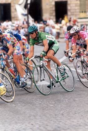 Erik Zabel (2.v.re.) und Jens Heppner (re., beide Deutschland Team Telekom) -  Radsport Herren 87. Tour de France 2000, Straßenradsport, Straße, Rad, Vneg Gruppe 21. Etappe: Paris - Paris Radsport Herren 87. Tour de France 2000, Straßenradsport, Straße, Rad, Vneg Gruppe 21. Etappe: Paris - Paris
