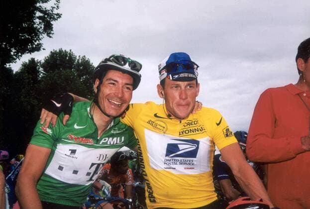 Erik Zabel (li., Deutschland Team Telekom) und Lance Armstrong (USA US Postal Service) gut gelaunt vor der letzten Etappe -  Radsport Herren 87. Tour de France 2000, Straßenradsport, Straße, Rad, Vneg Gruppe 21. Etappe: Paris - Paris Radsport Herren 87. Tour de France 2000, Straßenradsport, Straße, Rad, Vneg Gruppe 21. Etappe: Paris - Paris