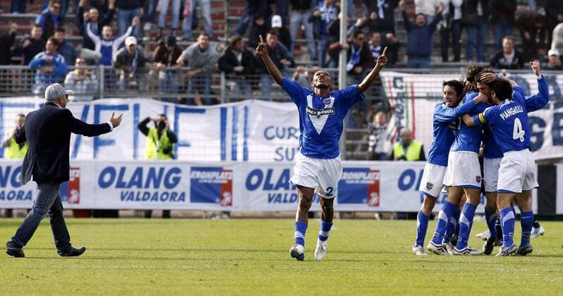 Schlussjubel Brescia, u.a. Francisco Lima (2.v.li.) und Trainer Serse Cosmi (li.) -  Fußball Herren Serie B 2006 2007, 2. Italienische Liga, Brescia Calcio Gruppe Brescia Freude, Begeisterung, Fußball Herren Serie B 2006 2007, 2. Italienische Liga, Brescia Calcio Gruppe Brescia Freude, Begeisterung,