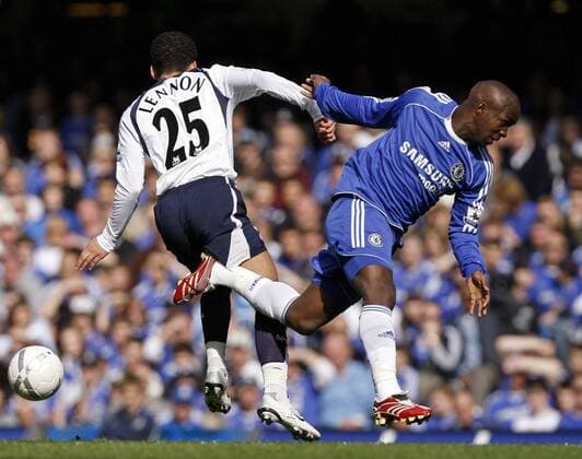 Aaron Lennon (Tottenham Hotspur, li.) gegen Lassana Diarra (Chelsea) - EDITORIAL USE ONLY. No use with unauthorised audio, video, data, fixture lists, club league logos or live services. Online in-match use limited to 120 images, no video emulation. No use in betting, games or single club league player publications. Fußball Herren FA Cup 2006 2007, Englischer Pokal, Pokalspiel, Chelsea FC London - Tottenham Hotspurs 3:3, Spurs Gruppe London Dynamik, Fußball Herren FA Cup 2006 2007, Englischer Pokal, Pokalspiel, Chelsea FC London - Tottenham Hotspurs 3:3, Spurs Gruppe London Dynamik,