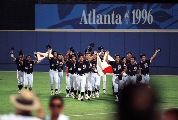 Das zweitplatzierte Team Japan der Sommerspiele 1996 in Atlanta auf der Ehrenrunde -  (aflo008) Baseball OS Sommer Herren Olympische Spiele Atlanta 1996, Sommerspiele, Finale, Endspiel, Länderspiel Totale Atlanta Baseball OS Sommer Herren Olympische Spiele Atlanta 1996, Sommerspiele, Finale, Endspiel, Länderspiel Totale Atlanta