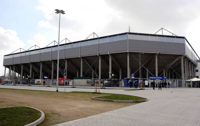 Fußball, Stadiongeschichte 1. FC Magdeburg Außenansicht des Magdeburger Ernst Grube Stadions, Heimspielstätte des 1. FC Magdeburg Fußball Herren Regionalliga Nord 2006 2007, 3. Liga, 1. FC Magdeburg Totale Ernst Grube Stadion Magdeburg Fußball Herren Regionalliga Nord 2006 2007, 3. Liga, 1. FC Magdeburg Totale Ernst Grube Stadion Magdeburg