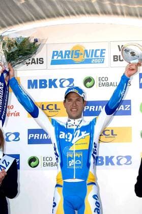 Siegerehrung 1. Etappe Paris Nizza 2007: Sieger Jean Patrick Nazon (Frankreich AG2R Prevoyance) jubelt - Radsport Herren Paris Nizza 2007, ProTour, Straßenradsport, Straße, Rad Einzelbild 1. Etappe: Cloyes sur le Loir - Buzancais Freude, Radsport Herren Paris Nizza 2007, ProTour, Straßenradsport, Straße, Rad Einzelbild 1. Etappe: Cloyes sur le Loir - Buzancais Freude,