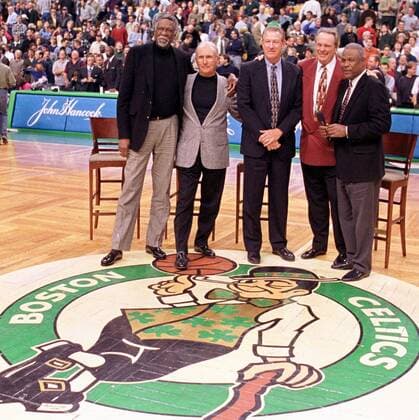 Ehemalige Spieler der Boston Celtics, v.li.: Bill Russell, Bob Cousy, John Havlicek, Tommy Heinsohn und K. C. Jones (alle USA) bei einer Ehrung in einer Halbzeitpause -  (BOS99122205) Basketball Herren NBA 1999 Gruppe Boston Basketball Herren NBA 1999 Gruppe Boston