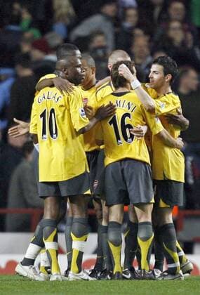 Torjubel Arsenal - EDITORIAL USE ONLY. No use with unauthorised audio, video, data, fixture lists, club league logos or live services. Online in-match use limited to 120 images, no video emulation. No use in betting, games or single club league player publications. Fußball Herren English Premier League 2006 2007, 1. Englische Liga, Arsenal FC London Gruppe Birmingham Freude, Fußball Herren English Premier League 2006 2007, 1. Englische Liga, Arsenal FC London Gruppe Birmingham Freude,