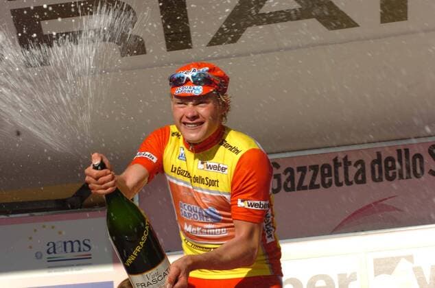 Alexander Arekeev (Rußland Acqua e Sapone) bejubelt den Gewinn der 2. Etappe der Tirreno Adriatico 2007 mit Sekt - Radsport Herren 42. Tirreno Adriatico 2007, Straßenradsport, Straße, Rad, ProTour Einzelbild 2. Etappe: Civitavecchia - Marsciano Freude, Radsport Herren 42. Tirreno Adriatico 2007, Straßenradsport, Straße, Rad, ProTour Einzelbild 2. Etappe: Civitavecchia - Marsciano Freude,