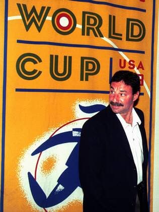 Nationaltrainer Tony DiCicco (USA) nach der Pressekonferenz zum bevorstehenden WM Finale -  (LAP99070703) Fußball Länderspiel Damen WM 1999, Nationalmannschaft, Pressetermin, Vdig Einzelbild Frauen, Frauenfußball Los Angeles Fußball Länderspiel Damen WM 1999, Nationalmannschaft, Pressetermin, Vdig Einzelbild Frauen, Frauenfußball Los Angeles