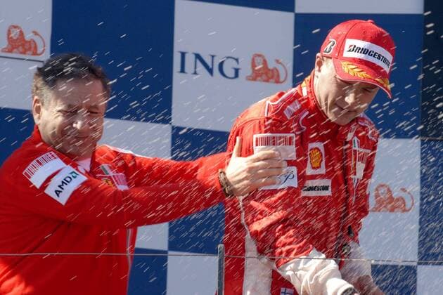 Siegerehrung nach dem GP von Australien Geschäftsführer Jean Todt (Frankreich beide Ferrari) feiern ihren Sieg mit der obligatorischen Sektdusche - Motorsport Grand Prix Herren Großer Preis von Australien 2007, Formel 1 Weltmeisterschaft, F1, F, GP, WM Gruppe Melbourne Freude, Begeisterung, Motorsport Grand Prix Herren Großer Preis von Australien 2007, Formel 1 Weltmeisterschaft, F1, F, GP, WM Gruppe Melbourne Freude, Begeisterung,