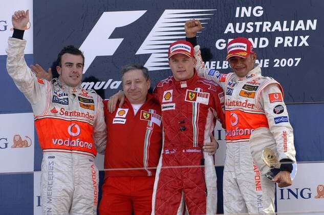 Siegerehrung nach dem GP von Australien 2007: Kimi Räikkönen (Finnland, 2.v.re.) und Geschäftsführer Jean Todt (Frankreich beide Ferrari) gewinnen vor Fernando Alonso (Spanien, li.) und Lewis Hamilton (England beide McLaren Mercedes) Motorsport Grand Prix Herren Großer Preis von Australien 2007, Formel 1 Weltmeisterschaft, F1, F, GP, WM Gruppe Melbourne Freude, Motorsport Grand Prix Herren Großer Preis von Australien 2007, Formel 1 Weltmeisterschaft, F1, F, GP, WM Gruppe Melbourne Freude,