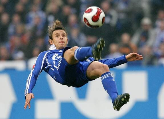 Rafinha (Schalke) - Fallrückzieher Fußball 1. BL Herren Saison 2006 2007, FC Schalke 04 Einzelbild Gelsenkirchen Dynamik, Höhe, Fußball 1. BL Herren Saison 2006 2007, FC Schalke 04 Einzelbild Gelsenkirchen Dynamik, Höhe,