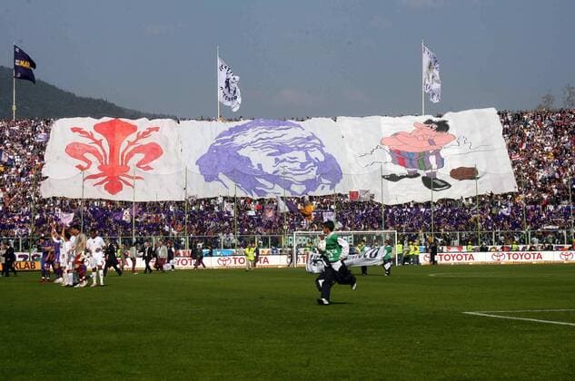 Tribünenchoreografie der AC Florenz Fans -  Fußball Herren Serie A 2006 2007, 1. Italienische Liga, ACF Fiorentina, Vdig Totale Florenz Fußball Herren Serie A 2006 2007, 1. Italienische Liga, ACF Fiorentina, Vdig Totale Florenz