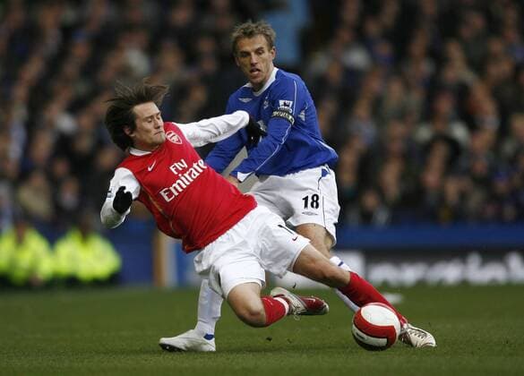 Tomas Rosicky (li., Arsenal) gegen Phil Neville (Everton) - EDITORIAL USE ONLY. No use with unauthorised audio, video, data, fixture lists, club league logos or live services. Online in-match use limited to 120 images, no video emulation. No use in betting, games or single club league player publications. Fußball Herren English Premier League 2006 2007, 1. Englische Liga, FC Everton - Arsenal FC London 1:0, Vdig Gruppe Liverpool Dynamik, Fußball Herren English Premier League 2006 2007, 1. Englische Liga, FC Everton - Arsenal FC London 1:0, Vdig Gruppe Liverpool Dynamik,