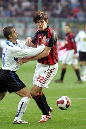 Kaka (AC Mailand, re.) gegen Claudio Rivalta (Bergamo) - Fußball Herren Serie A 2006 2007, 1. Italienische Liga, AC Mailand - Atalanta Bergamo 1:0, Milan Gruppe Mailand Dynamik, Fußball Herren Serie A 2006 2007, 1. Italienische Liga, AC Mailand - Atalanta Bergamo 1:0, Milan Gruppe Mailand Dynamik,