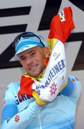 Stefan Schumacher (Deutschland Gerolsteiner) gewinnt die 5. Etappe des Tirreno Adriatico 2007 und zieht sich das Trikot des Gesamtführenden über - Radsport Herren 42. Tirreno Adriatico 2007, ProTour, Straßenradsport, Straße, Rad Einzelbild Freude, Radsport Herren 42. Tirreno Adriatico 2007, ProTour, Straßenradsport, Straße, Rad Einzelbild Freude,