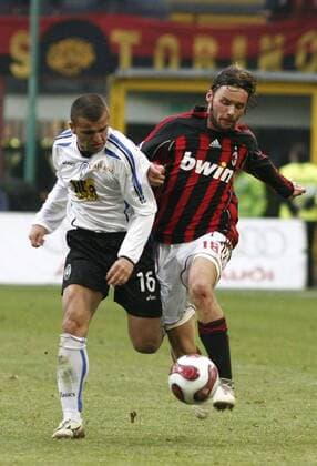 Marek Jankulovski (re., AC Mailand) gegen Claudio Rivalta (Bergamo) - Fußball Herren Serie A 2006 2007, 1. Italienische Liga, AC Mailand - Atalanta Bergamo 1:0, Vdig, Milan, Gruppe Mailand Dynamik, Fußball Herren Serie A 2006 2007, 1. Italienische Liga, AC Mailand - Atalanta Bergamo 1:0, Vdig, Milan, Gruppe Mailand Dynamik,
