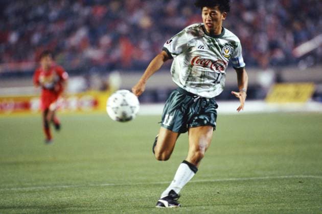 Kazuyoshi Miura (Verdy Kawasaki) am Ball -  (2005063016373670) Fußball Herren J League 1993, JLeague, Verdy Kawasaki, Vdia Einzelbild 1. Japanische Liga Dynamik, Fußball Herren J League 1993, JLeague, Verdy Kawasaki, Vdia Einzelbild 1. Japanische Liga Dynamik,