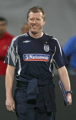Nationaltrainer Steve McClaren (England) gut gelaunt - EDITORIAL USE ONLY. No use with unauthorised audio, video, data, fixture lists, club league logos or live services. Online in-match use limited to 120 images, no video emulation. No use in betting, games or single club league player publications. Fußball Herren EM Qualifikation 2007, Nationalteam, Training Einzelbild Tel Aviv Fußball Herren EM Qualifikation 2007, Nationalteam, Training Einzelbild Tel Aviv