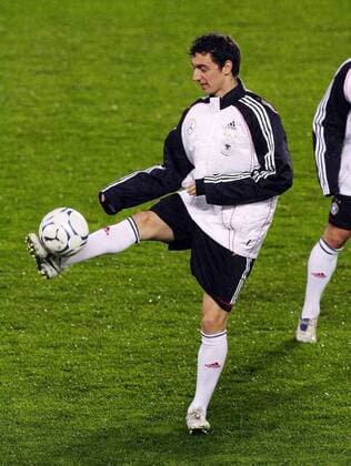 Roberto Hilbert (Deutschland) am Ball Fußball Herren Nationalteam 2007, Training Einzelbild Prag Fußball Herren Nationalteam 2007, Training Einzelbild Prag