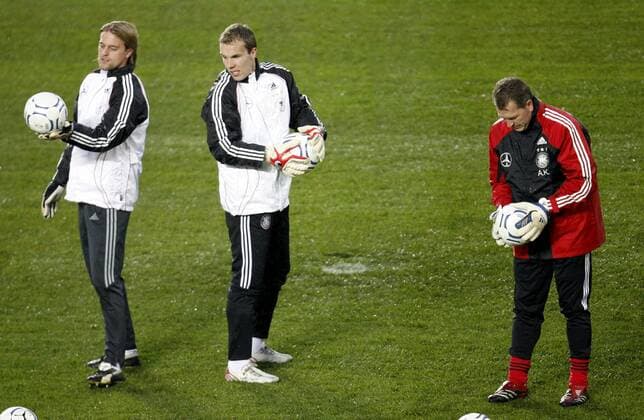 Timo Hildebrand (li.) und Robert Enke (Mitte) werden beim Torwarttraining von Andreas Köpke (alle Deutschland) angeleitet Fußball Herren Nationalteam 2007, Training Gruppe Prag Fußball Herren Nationalteam 2007, Training Gruppe Prag