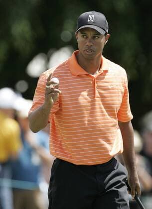 Eldrick Tiger Woods (USA) grüßt seine Anhänger - (Icon5340011) Golf Herren WGC CA World Championship 2007, PGA Tour Einzelbild Miami Golf Herren WGC CA World Championship 2007, PGA Tour Einzelbild Miami EDITORIAL USE ONLY