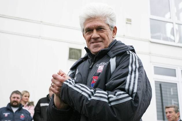 Trainer Werner Lorant (Haching) gut gelaunt Fußball 2. BL Herren Saison 2006 2007, SpVgg Unterhaching, Training Einzelbild Unterhaching Freude, Fußball 2. BL Herren Saison 2006 2007, SpVgg Unterhaching, Training Einzelbild Unterhaching Freude,