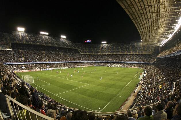 Fußball, Stadiongeschichte FC Valencia Zuschauerperspektive auf die Champions League Begegnung FC Valencia gegen Olympiakos Piräus im Estadio Mestalla Fußball EC 1 Herren Champions League 2006 2007, FC Valencia Totale Estadio Mestalla Valencia Fußball EC 1 Herren Champions League 2006 2007, FC Valencia Totale Estadio Mestalla Valencia