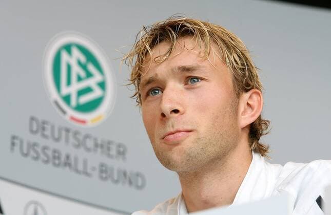 Simon Rolfes (Deutschland) nachdenklich während der Pressekonferenz Fußball Länderspiel Herren Nationalmannschaft 2007, Pressekonferenz, Pressetermin, Vdig Porträt Düsseldorf Nachdenklichkeit, Fußball Länderspiel Herren Nationalmannschaft 2007, Pressekonferenz, Pressetermin, Vdig Porträt Düsseldorf Nachdenklichkeit,
