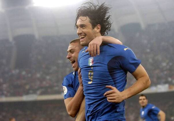 Luca Toni (re.) und Daniele de Rossi (beide Italien) - Torjubel -  Fußball Länderspiel Herren EM Qualifikation 2007, Nationalteam, Nationaltrikot Gruppe Bari Glück, Freude, Fußball Länderspiel Herren EM Qualifikation 2007, Nationalteam, Nationaltrikot Gruppe Bari Glück, Freude,