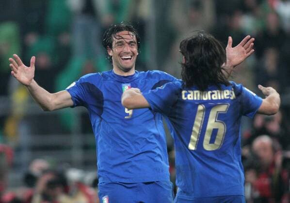 Luca Toni (li.) und Mauro Camoranesi (beide Italien) - Torjubel -  Fußball Länderspiel Herren EM Qualifikation 2007, Nationalteam, Nationaltrikot Gruppe Bari Glück, Freude, Fußball Länderspiel Herren EM Qualifikation 2007, Nationalteam, Nationaltrikot Gruppe Bari Glück, Freude,