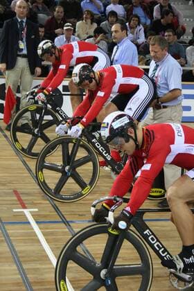 Start Deutschland mit Robert Förstemann, Maximilian Levy und Stefan Nimke - Radsport WM Herren WM 2007, Rad, Bahn, Halle, Indoor, Bahnrad, Bahnradsport, Gruppe o0 Teamsprint Palma de Mallorca Radsport WM Herren WM 2007, Rad, Bahn, Halle, Indoor, Bahnrad, Bahnradsport, Gruppe o0 Teamsprint Palma de Mallorca