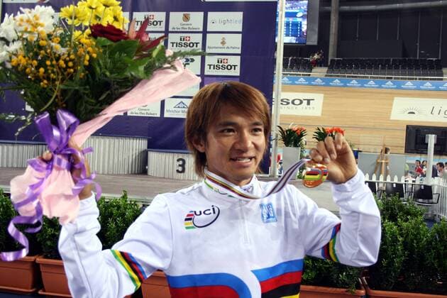 Wong Kam Po (Hongkong) bejubelt seinen Sieg im Scratch bei der WM 2007 in Palma de Mallorca -  Radsport WM Herren WM 2007, Rad, Bahn, Halle, Indoor, Bahnrad, Bahnradsport, , Nationaltrikot Einzelbild Palma de Mallorca Freude, Radsport WM Herren WM 2007, Rad, Bahn, Halle, Indoor, Bahnrad, Bahnradsport, , Nationaltrikot Einzelbild Palma de Mallorca Freude,