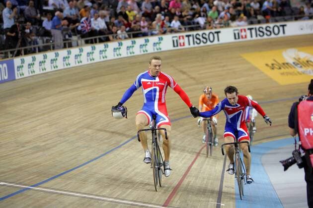 Weltmeister Chris Hoy (li.) und Drittplazierter Edgar Ross (beide Großbritannien) mit gemeinsamer Ehrenrunde nach dem Keirin Finale bei der WM 2007 in Palma de Mallorca -  Radsport Herren WM 2007, Rad, Bahn, Halle, Indoor, Bahnrad, Bahnradsport, Gruppe Palma de Mallorca Freude, Radsport Herren WM 2007, Rad, Bahn, Halle, Indoor, Bahnrad, Bahnradsport, Gruppe Palma de Mallorca Freude,
