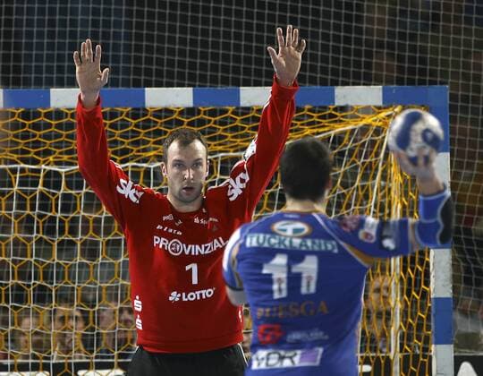 Torwart Thierry Omeyer (THW Kiel) konzentriert Handball EC 1 Herren Champions League 2006 2007, THW Kiel - Portland San Antonio 37:34, Halbfinale, Gruppe Kiel Konzentration, Handball EC 1 Herren Champions League 2006 2007, THW Kiel - Portland San Antonio 37:34, Halbfinale, Gruppe Kiel Konzentration,
