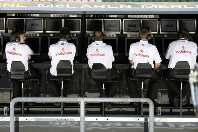 Leitstand von McLaren Mercedes Motorsport Grand Prix Herren Großer Preis von Malaysia 2007, Formel 1 Weltmeisterschaft, F1, F, GP, WM, Freies Training Gruppe Sepang International Circuit Kuala Lumpur Motorsport Grand Prix Herren Großer Preis von Malaysia 2007, Formel 1 Weltmeisterschaft, F1, F, GP, WM, Freies Training Gruppe Sepang International Circuit Kuala Lumpur